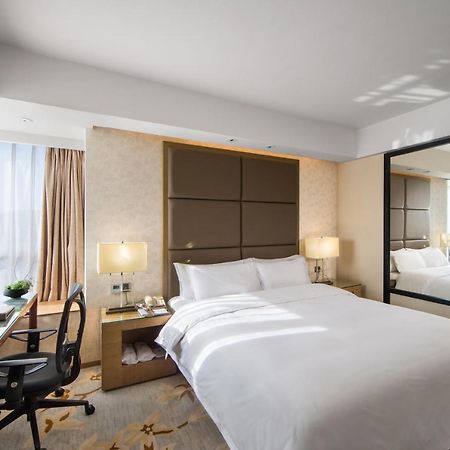 The La Hotel 新世界伟瑞酒店 Shenzhen Exteriör bild
